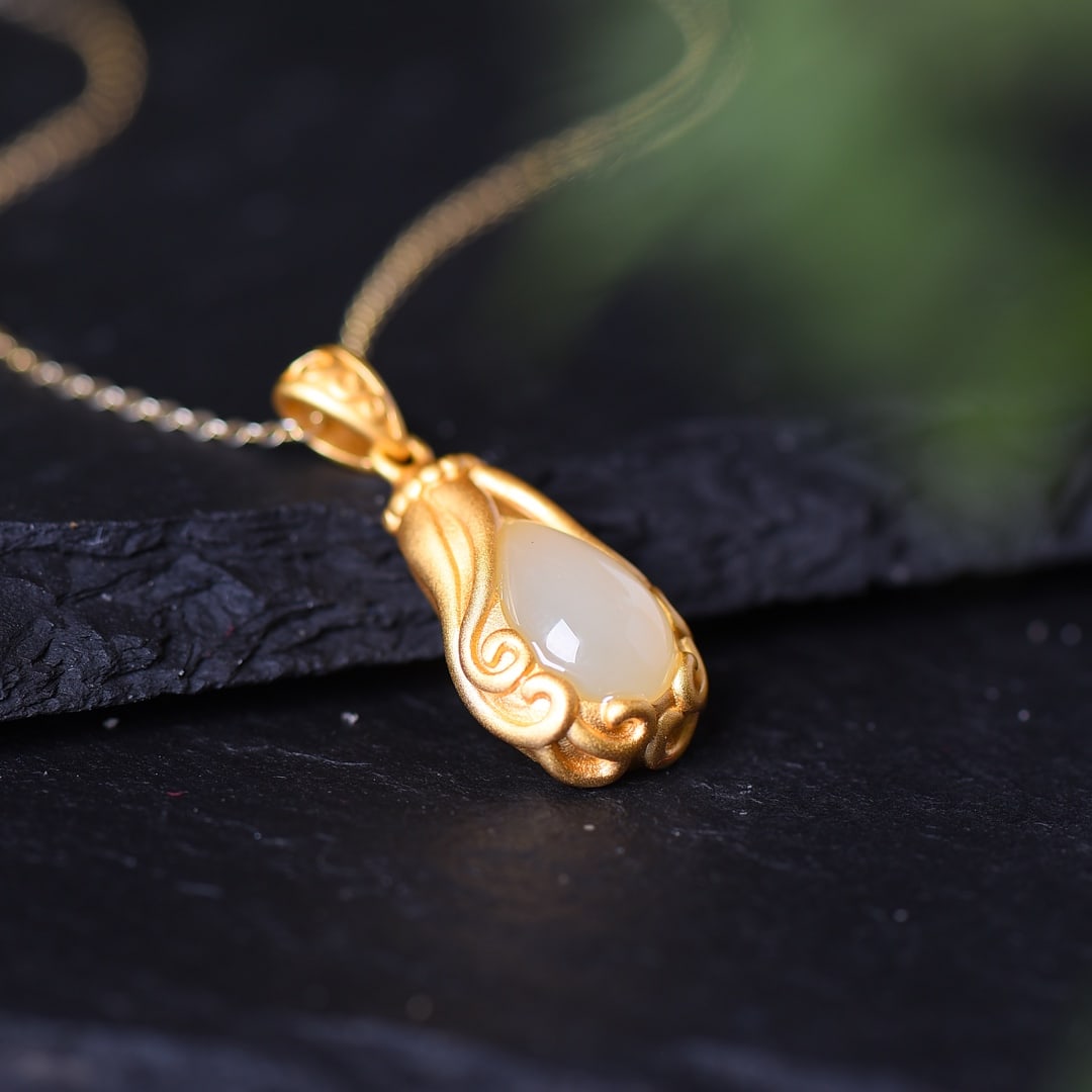 An Exquisite Sterling Silver-Gold Plated Inlaid White Jade Pendant: An Exquisite Sterling Silver-Gold Plated Inlaid White Jade Pendant,Size:8mmx12mm ?????????