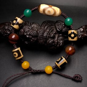 An Exquisite Dzi Bead Bracelets