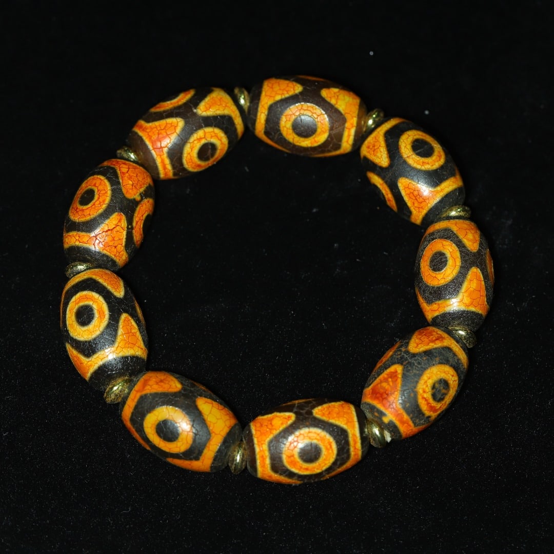 An Exquisite Three Eyes Dzi Bead Bracelets: An Exquisite Three Eyes Dzi Bead Bracelets?Size?22mmx15mm?Weight?69g ???????