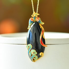 An Exquisite Sterling Silver-Gold Plated Inlaid Black Jade Pendant