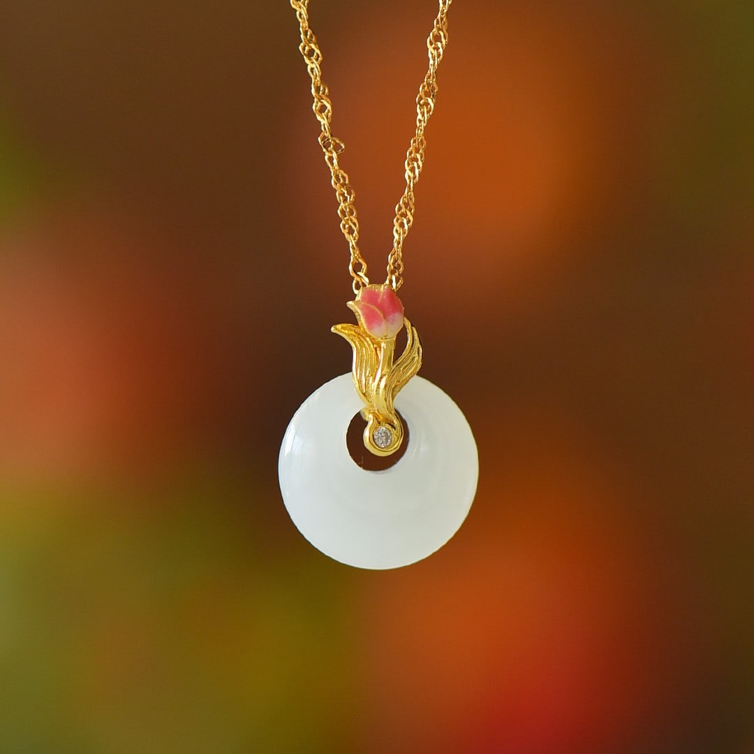 An Exquisite Sterling Silver-Gold Plated Inlaid White Jade Pendant: An Exquisite Sterling Silver-Gold Plated Inlaid White Jade Pendant,Size:15mmx15mm ?????????