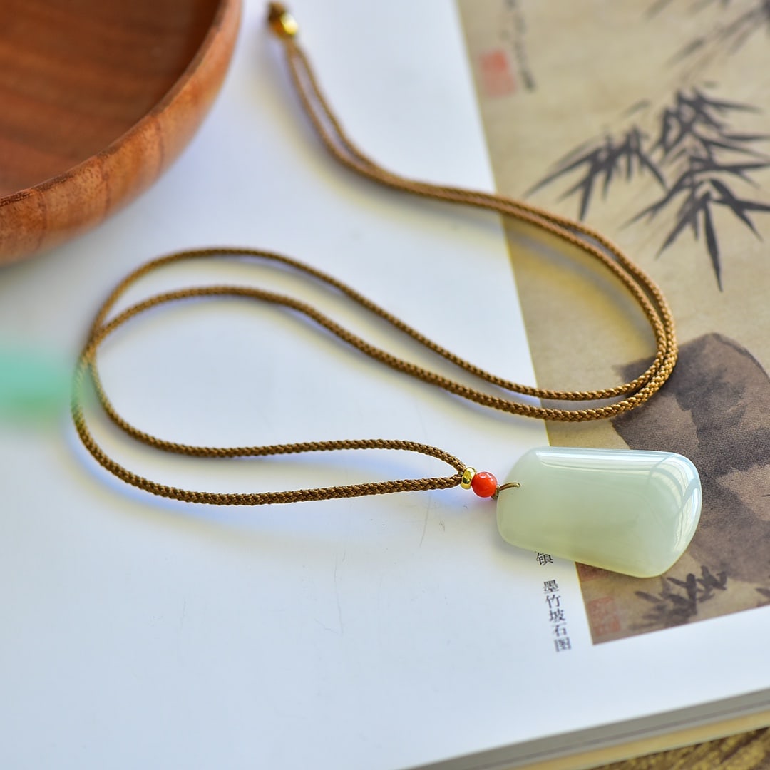 An Exquisite White Jade Pendant: An Exquisite White Jade Pendant,Size:35mmx25mm ???:???????? ???? ????