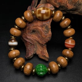 An Exquisite Dzi Bead Bracelets