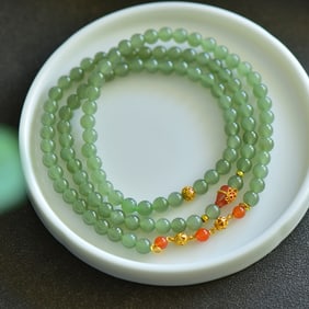 An Exquisite Greenish Jade Necklace