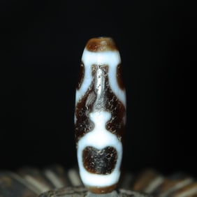 An Exquisite Dzi Bead Pendant