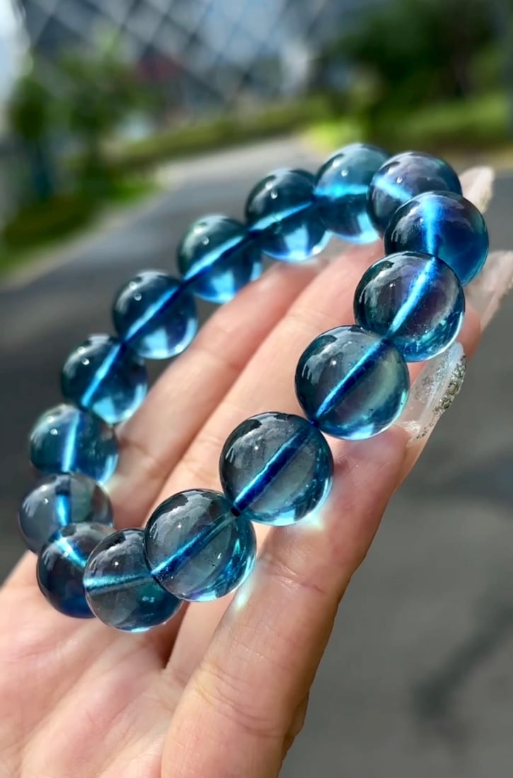 An Exquisite Aquamarine Bracelets: An Exquisite Aquamarine Bracelets,Size:14.3mm,Weight:62g ???????