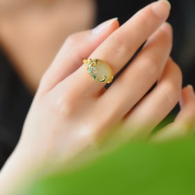 An Exquisite Sterling Silver-Gold Plated Inlaid White Jade Ring