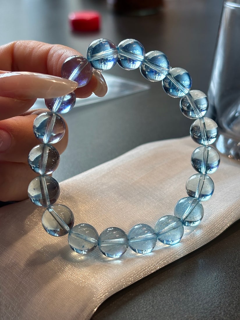An Exquisite Aquamarine Bracelets: An Exquisite Aquamarine Bracelets,Size:10.7mm,Weight:32g ???????