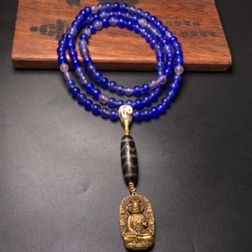 An Exquisite Agate Inlaid Bronze Necklace