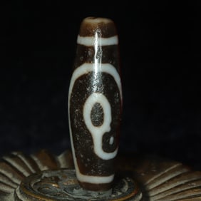 An Exquisite Dzi Bead Pendant