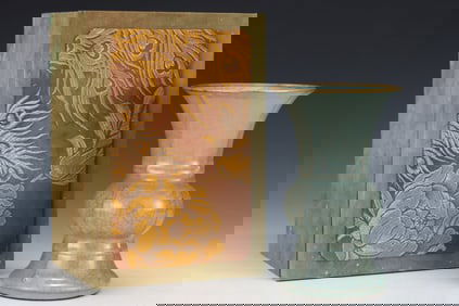 An Exquisite Guan yao Celadon Glazed Painted Gold Vase,with an Imperial Poem by Emperor Qianlong