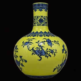 A Huge Blue and White Melon and Fruit Pattern Vase