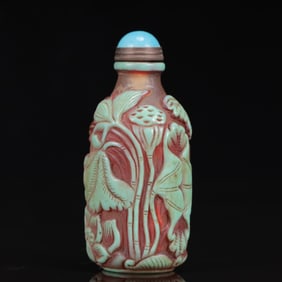 An Exquisite Glass Lotus Leaf and Frog Pattern Snuff Bottle