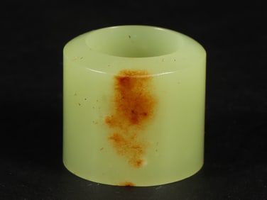 An Exquisite Yellow Jade Thumb Ring