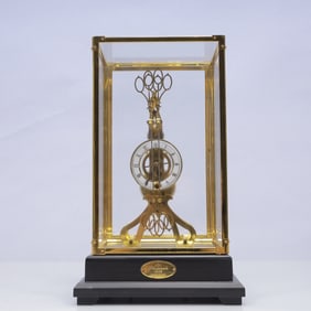 An Exquisite Gilt Bronze Table Clock Ornament