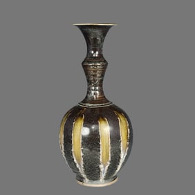 An Exquisite Ding yao Black Glazed Vase
