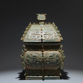 An Archaic Bronze Chi-Dragon Pattern Ritual vessel