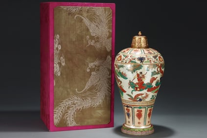 A Huge Wucai Painted Gold Figure and Story Pattern Bottle