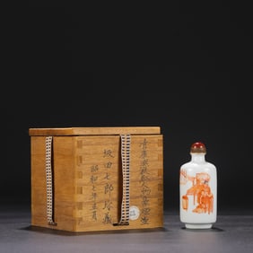 An Exquisite Iron-Red Figure and Story Pattern Snuff Bottle