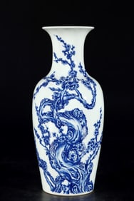 An Exquisite Blue and White Pine,Bamboo and Plum Blossom Pattern Vase
