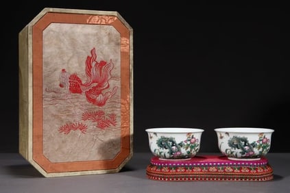A Pair of Exquisite Famille-Rose Flower and Butterfly Pattern Cups,with Poem