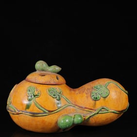 An Exquisite Tang Tri-Color Glazed Pottery Gourd-Shaped lidded jar