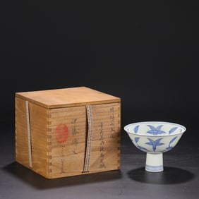 An Exquisite Blue and White Flower Pattern Stem Bowl