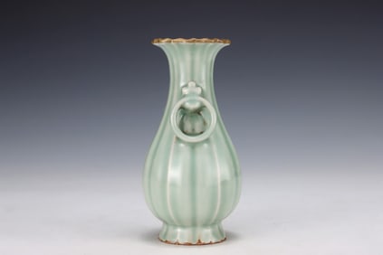 An Exquisite Guan yao Painted Gold Double-Ears Vase