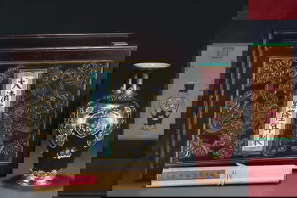 An Exquisite Purple and Gold Glazed Painted Gold Flower Pattern Vase,with Vertical Scroll Painting