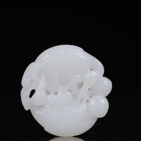 An Exquisite White Jade Crane Pendant