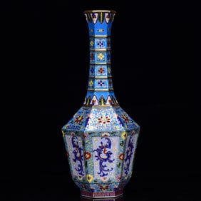 An Exquisite Enamel Painted Gold Phoenix Pattern Vase