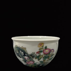 An Exquisite Famille-Rose Flower Pattern Cup,with poem