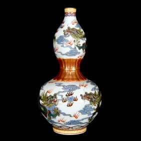 An Exquisite Famille-Rose Auspicious Cloud and Dragon Pattern Gourd-Shaped Vase