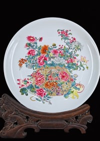 An Exquisite Enamel Flower Pattern Plate