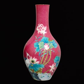 An Exquisite Famille-RoseAn Exquisite Ruby Red Glazed Flower and Bird Pattern Vase,with Poem