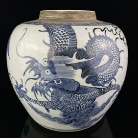 An Exquisite Blue and White Dragon Pattern Jar