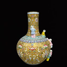 An Exquisite Gold Ground Lotus Pattern Figure Vase