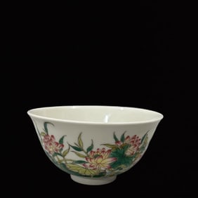 An Exquisite Famille-Rose Flower Pattern Cup,with poem