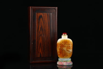 An Exquisite White Jade Poem Snuff Bottle