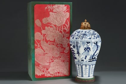 A Huge Blue and White Figure and Story Pattern Bottle