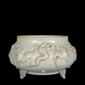 An Exquisite Ru yao Bats and Peach Pattern Tripod Brush Washer