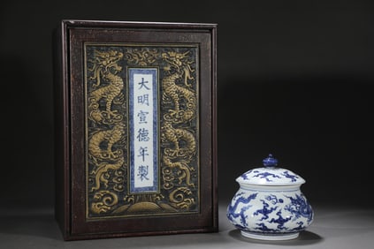 An Exquisite Blue and White Auspicious Cloud and Dragon Pattern Jar with Cover