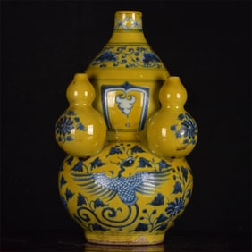 An Exquisite Yellow Glazed Blue and White Phoenix Pattern Gourd Vase