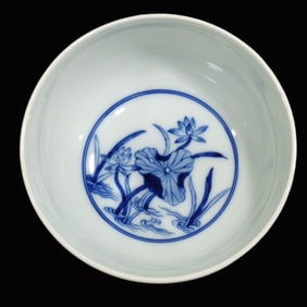 An Exquisite Blue and White Lotus Pattern Cup