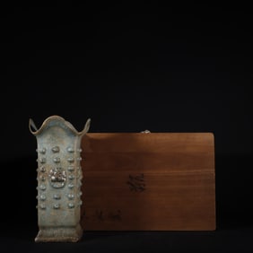 An Exquisite Chai yao Green Glazed Beast-Face Pattern Vase