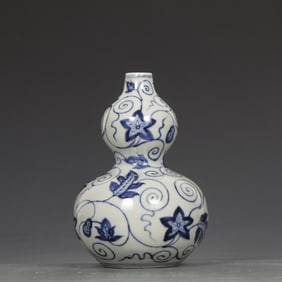 An Exquisite Blue and White Flower Pattern Gourd-Shaped Vase