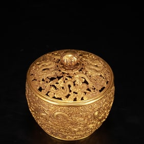 An Exquisite Gilt Bronze Dragon Pattern Jar with Cover
