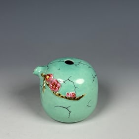 An Exquisite Famille-Rose Flower Pattern Water Pot