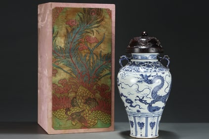 A Huge Blue and White Dragon Pattern Double-Ears Jar with Cover