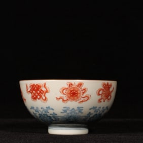 An Exquisite Famille-Rose Painted Gold Eight Treasures Pattern Cup